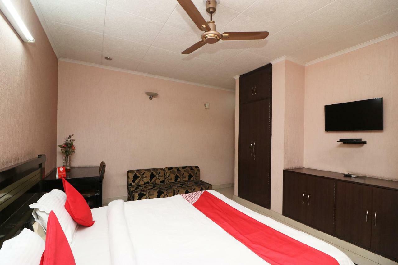 Oyo 24672 Bharat Guest House Delhi  Exterior photo